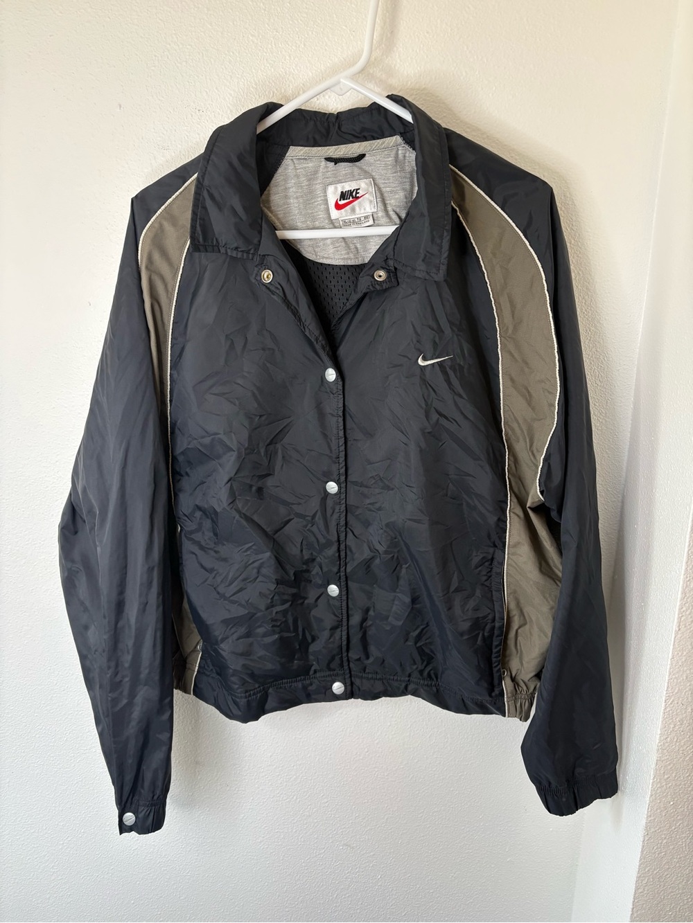 Vintage Nike Women's Black Windbreaker with Olive Panels - XL (16-18)